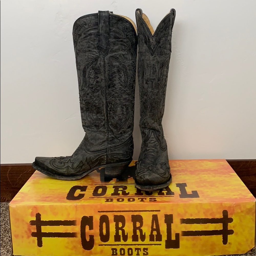 Beautiful Corral Vintage Black Cowgirl Boots